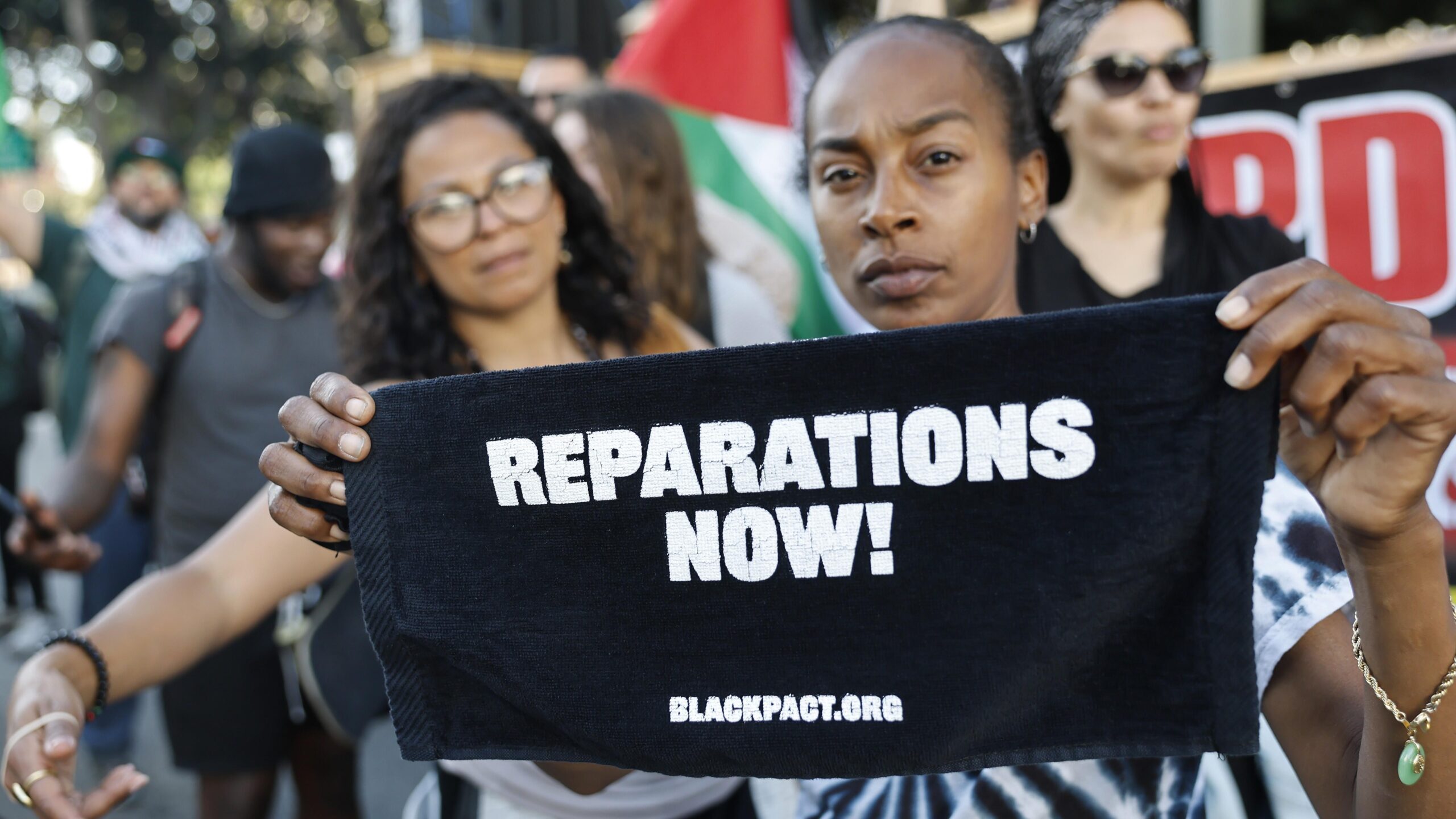 In the US, who gets compensated when the government wrongs them?