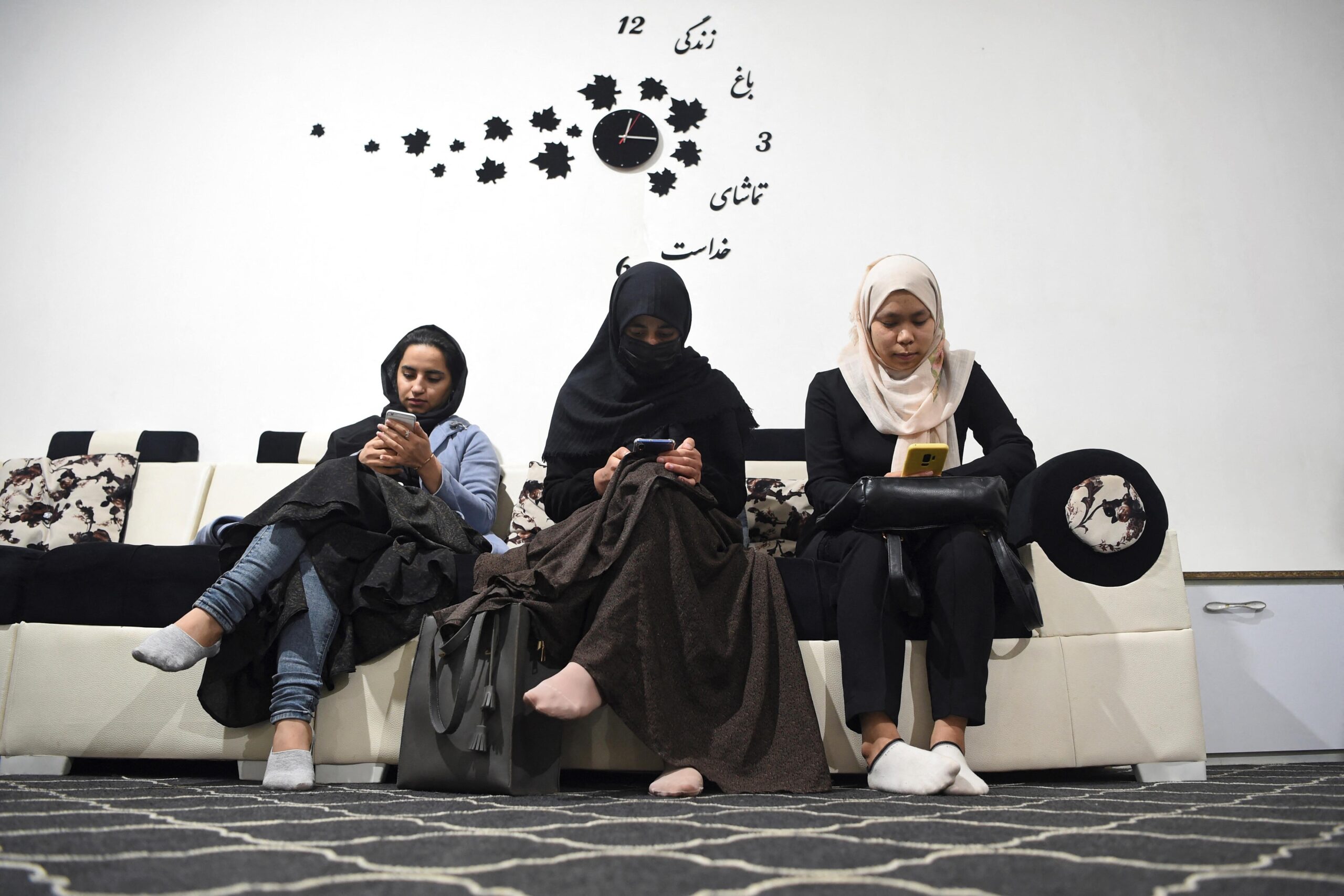 Taliban declares war on smartphones